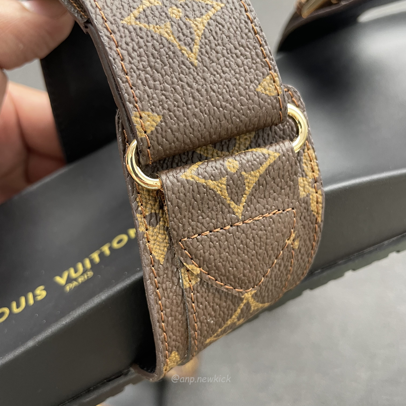 Louis Vuitton Bom Dia Flat Mule Sandals (5) - newkick.cc